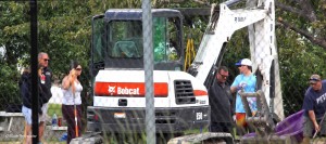 4 Playground - Workers Levelling Sand 2017 06 17 IMG 0090