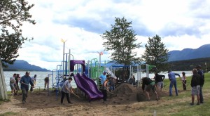 5 Playground - Sand Levelling Crew 2017 06 17 IMG 0109